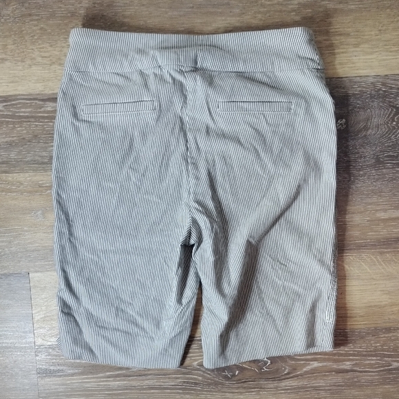 Hilary Radley Gray Bermuda Shorts Classic Style - Picture 3 of 3